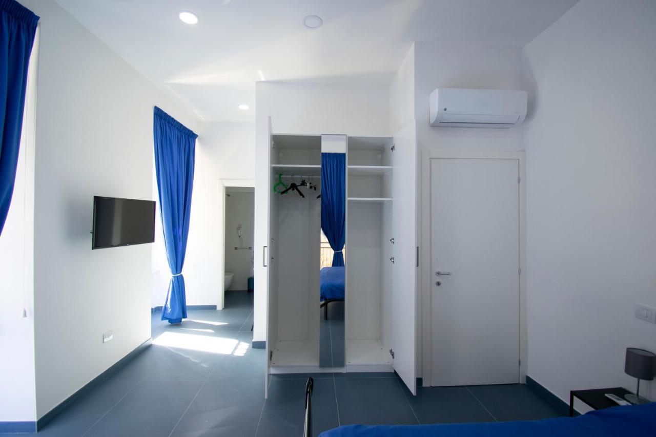 Knight House Hotel เนเปิลส์ ภายนอก รูปภาพ